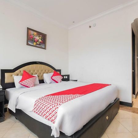 Hotel Sutomo Makassar Extérieur photo