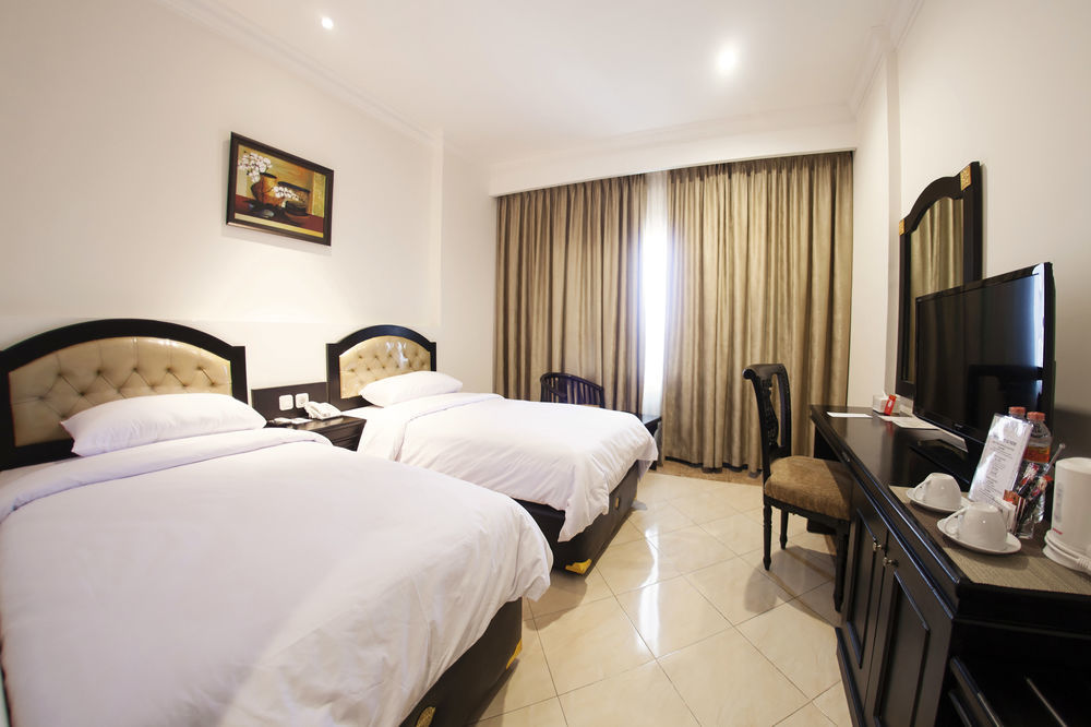 Hotel Sutomo Makassar Extérieur photo