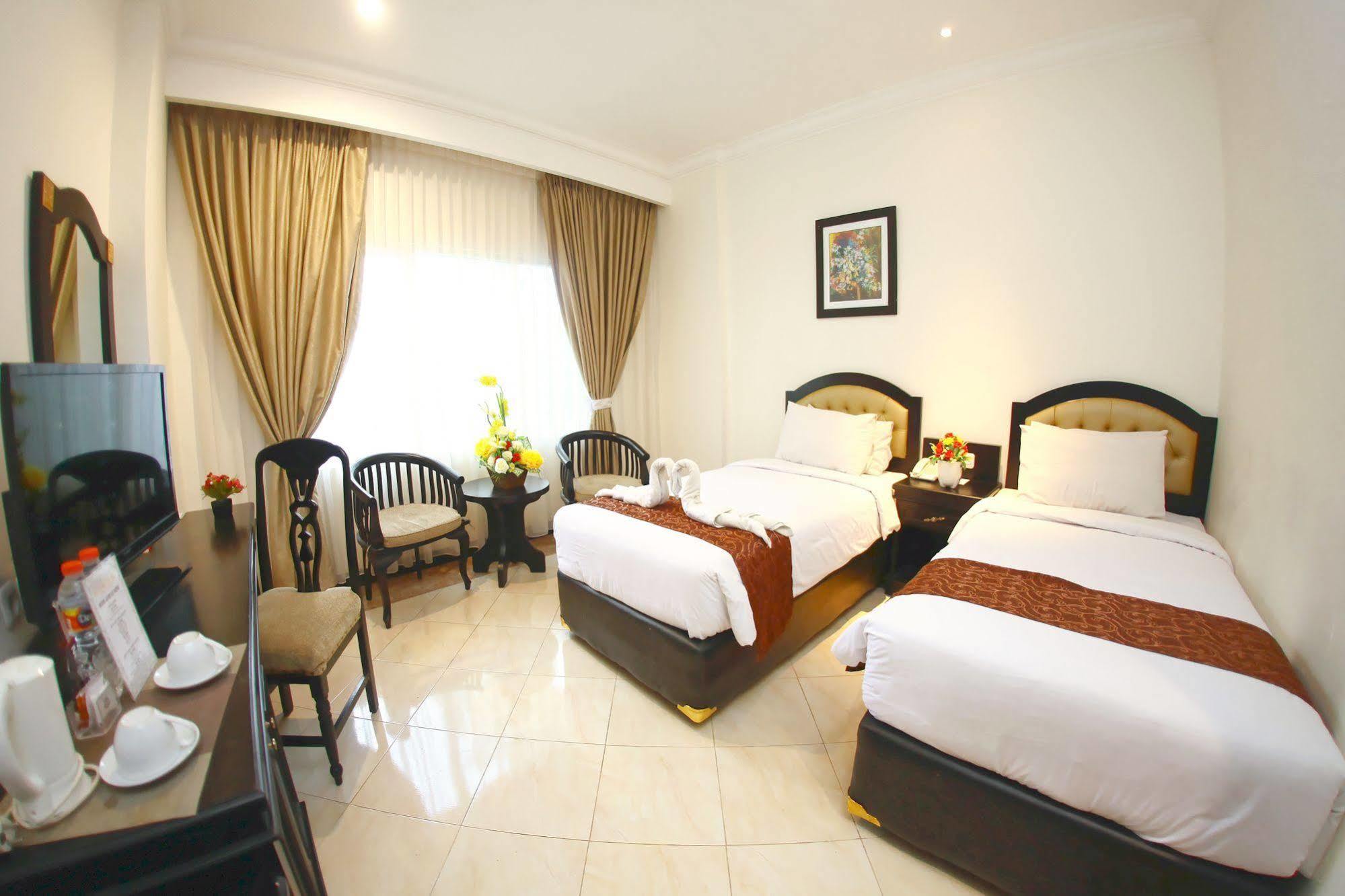 Hotel Sutomo Makassar Extérieur photo