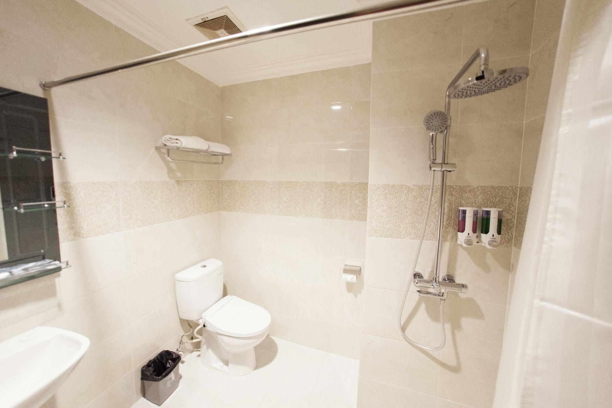 Hotel Sutomo Makassar Extérieur photo