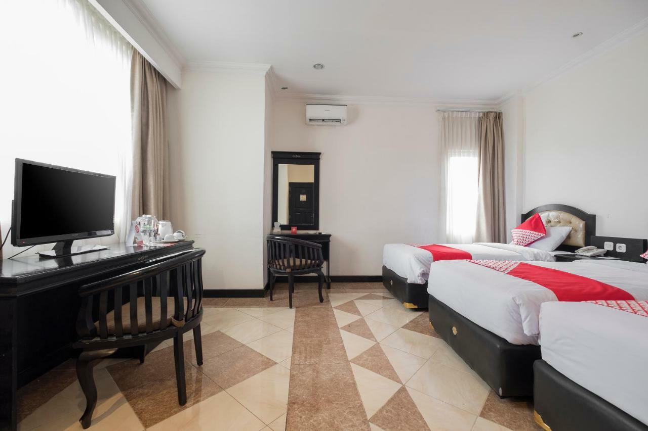 Hotel Sutomo Makassar Extérieur photo