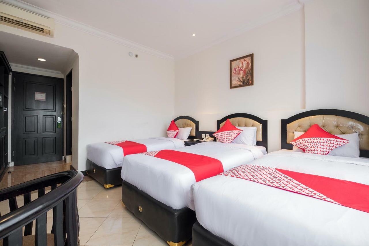 Hotel Sutomo Makassar Extérieur photo