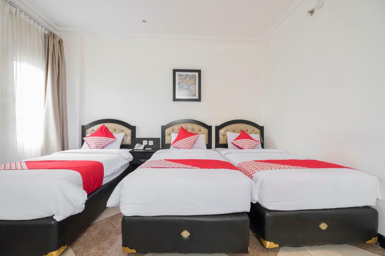 Hotel Sutomo Makassar Extérieur photo