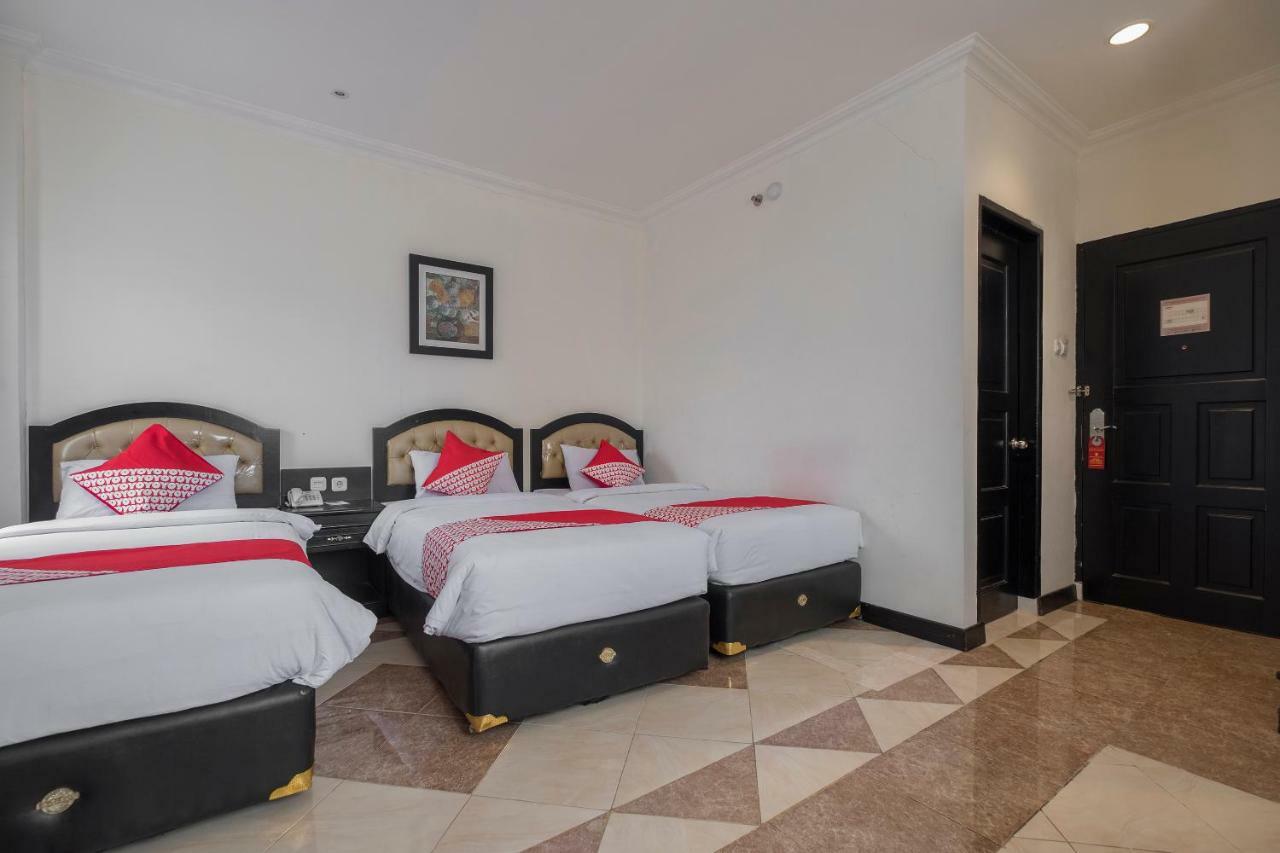 Hotel Sutomo Makassar Extérieur photo