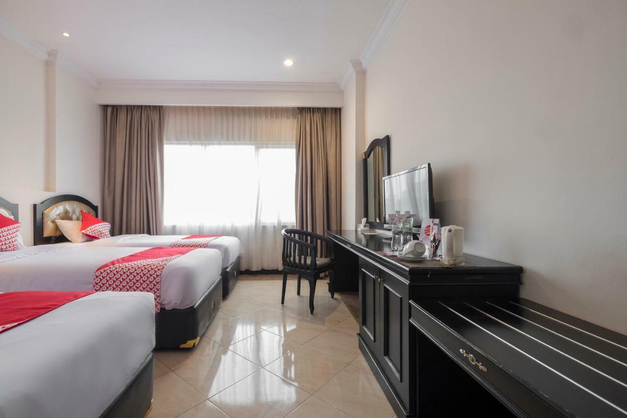 Hotel Sutomo Makassar Extérieur photo