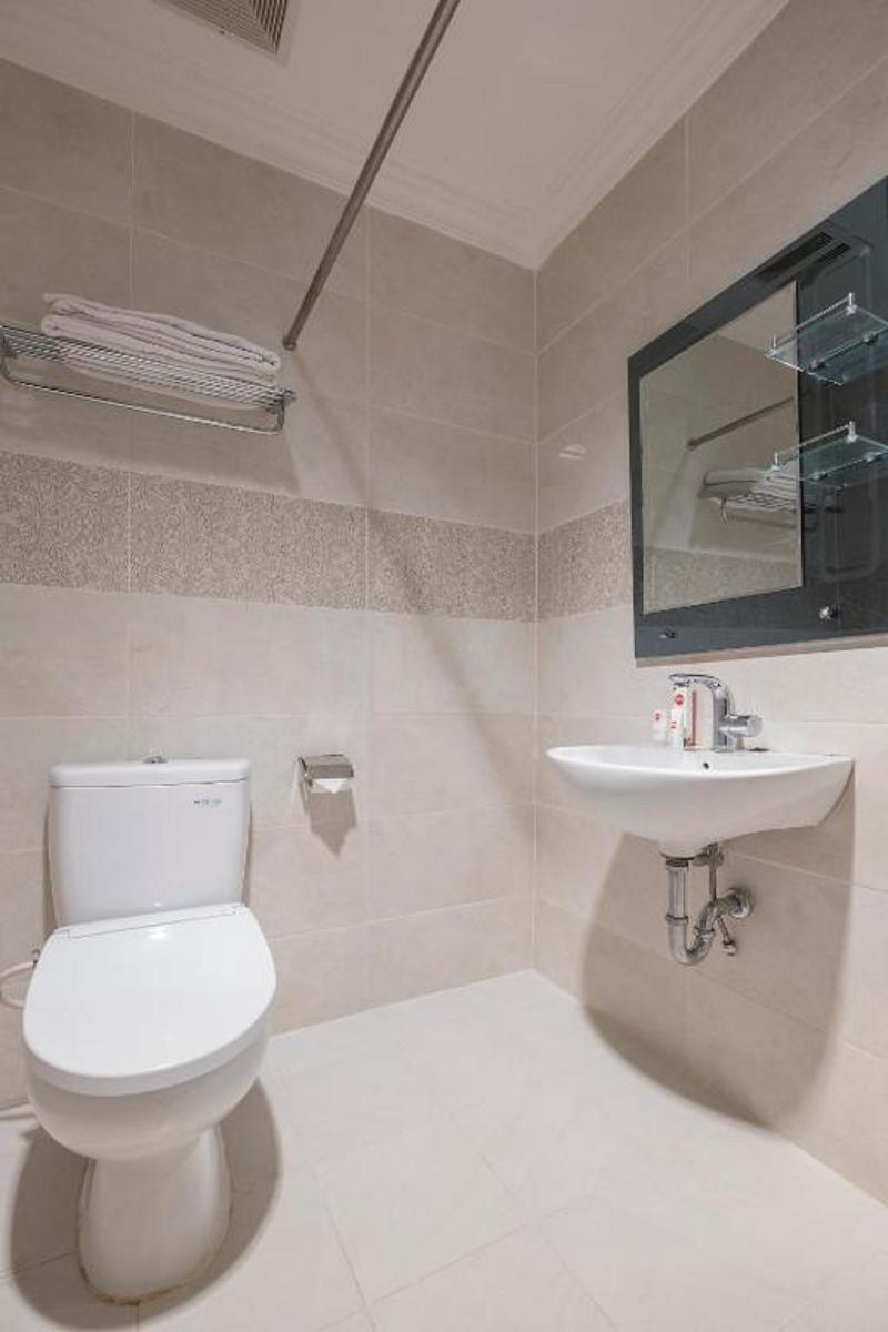 Hotel Sutomo Makassar Extérieur photo